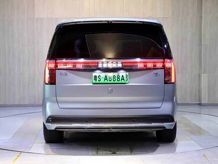 Фото 6 - Zeekr 009