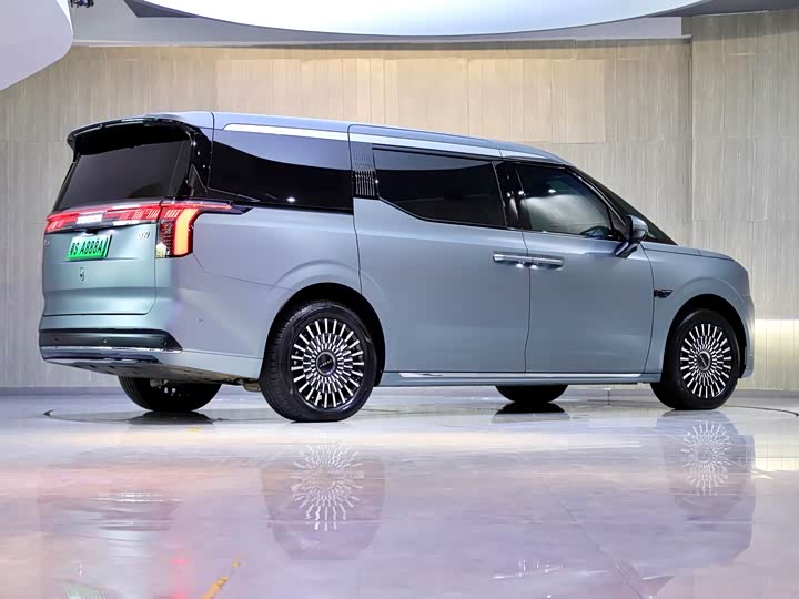 Фото 7 - Zeekr 009