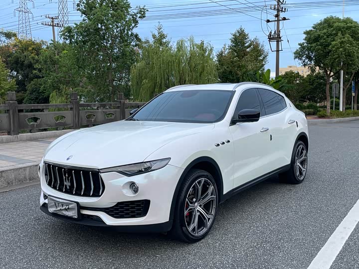 Фото 1 - Maserati Levante