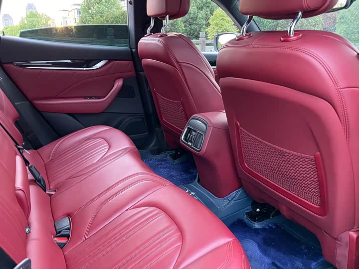 Фото 13 - Maserati Levante