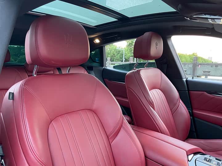 Фото 16 - Maserati Levante