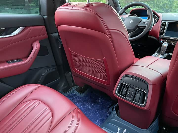 Фото 17 - Maserati Levante