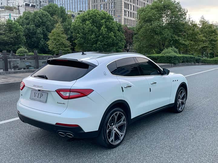 Фото 18 - Maserati Levante