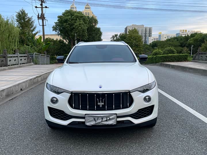 Фото 2 - Maserati Levante
