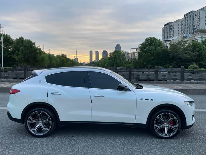 Фото 4 - Maserati Levante