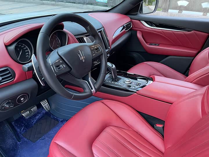 Фото 6 - Maserati Levante