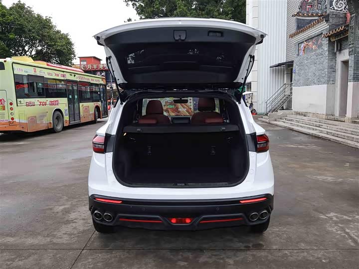 Фото 15 - Geely Coolray Hybrid