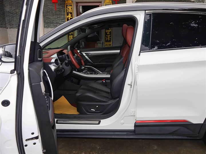 Фото 16 - Geely Coolray Hybrid