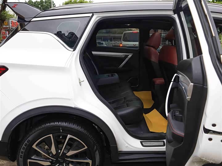 Фото 18 - Geely Coolray Hybrid