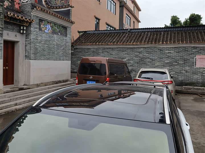 Фото 19 - Geely Coolray Hybrid