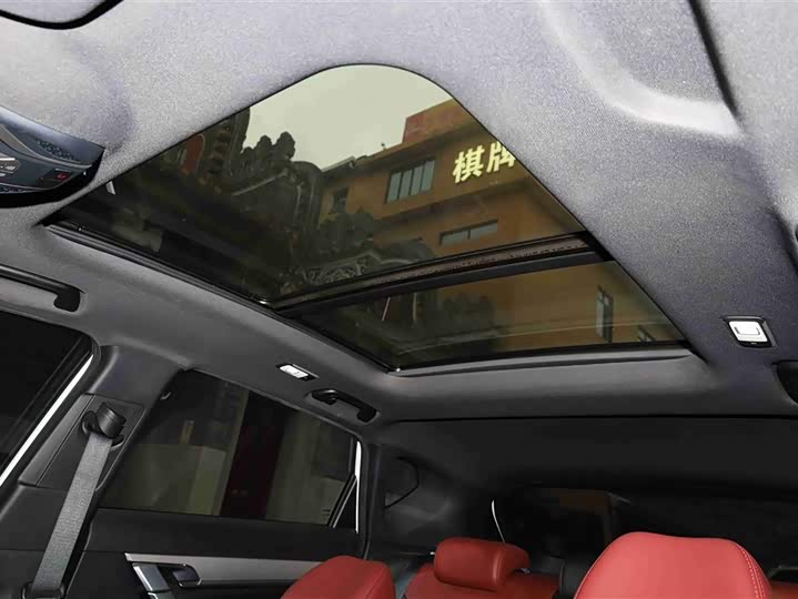 Фото 20 - Geely Coolray Hybrid