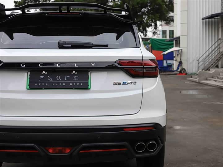 Фото 24 - Geely Coolray Hybrid