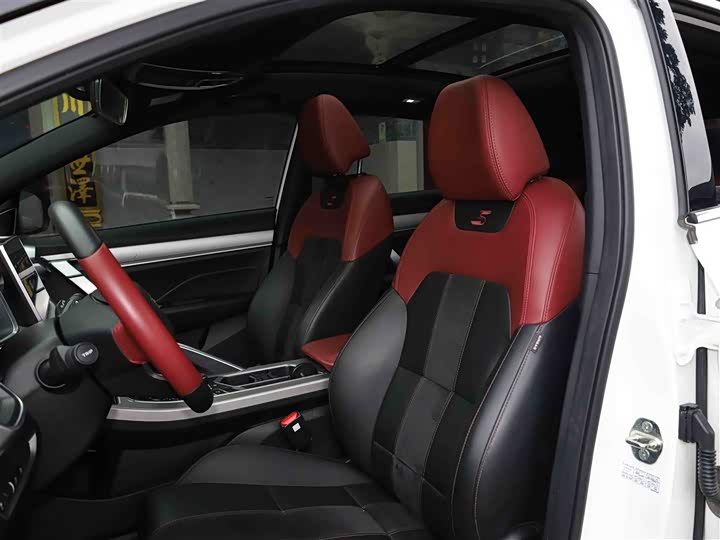 Фото 25 - Geely Coolray Hybrid