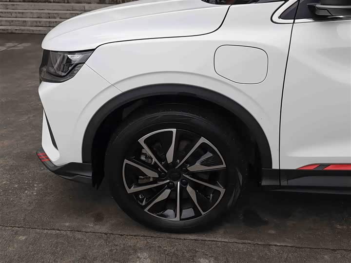 Фото 27 - Geely Coolray Hybrid