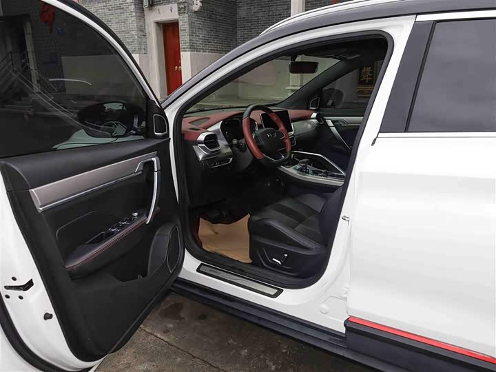 Фото 4 - Geely Coolray Hybrid