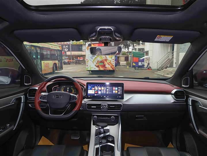 Фото 5 - Geely Coolray Hybrid