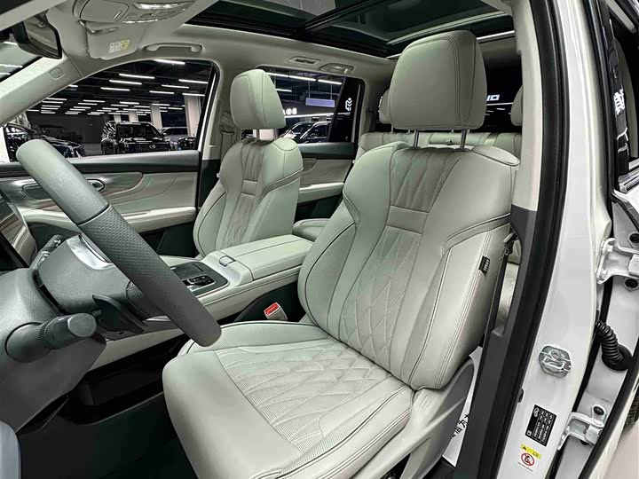 Фото 24 - GAC Trumpchi GS8