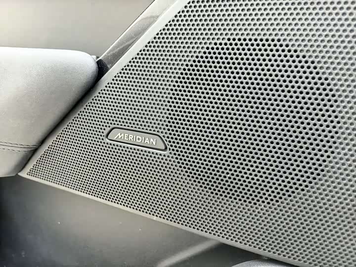 Фото 10 - Land Rover Range Rover Velar