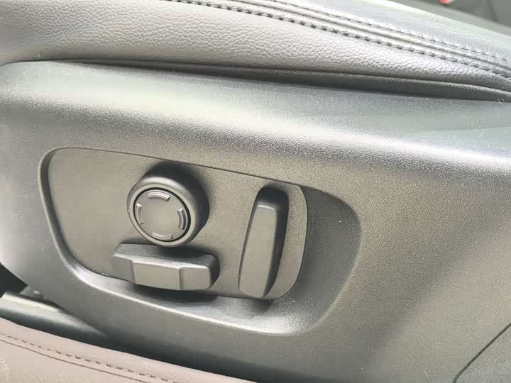 Фото 20 - Land Rover Range Rover Velar