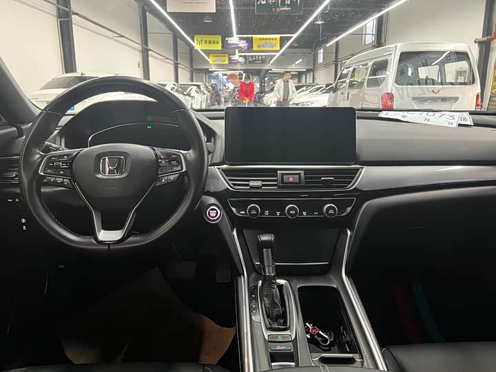 Фото 5 - Honda Inspire