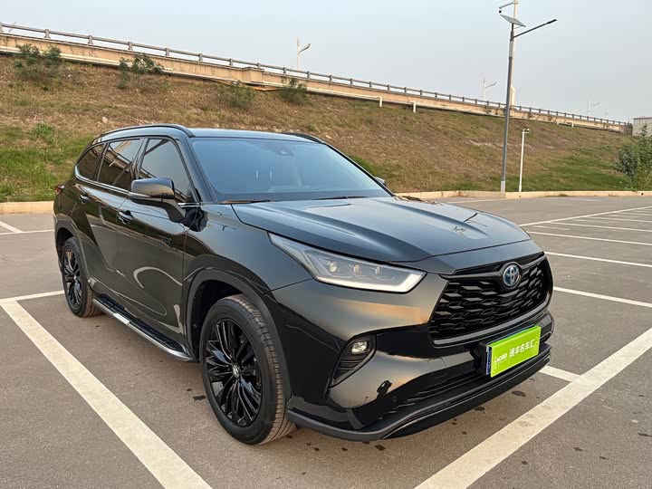 Фото 2 - Toyota Highlander