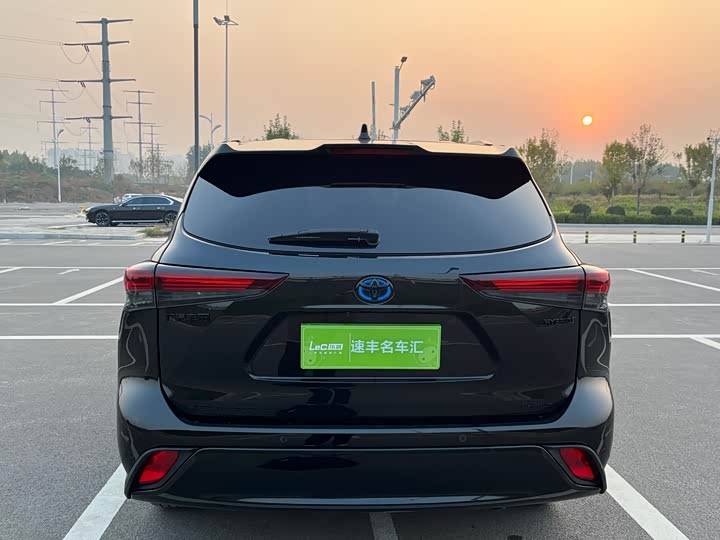 Фото 4 - Toyota Highlander