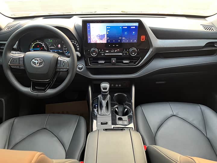 Фото 9 - Toyota Highlander