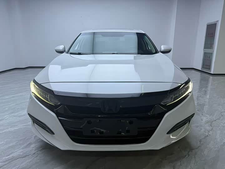 Фото 2 - Honda Accord