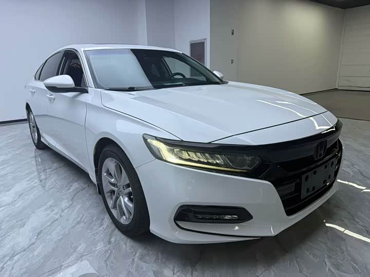 Фото 3 - Honda Accord