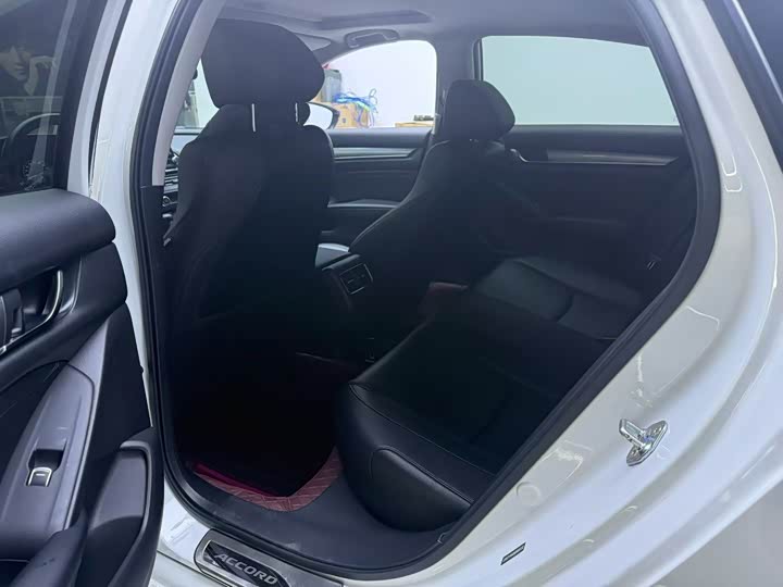 Фото 6 - Honda Accord