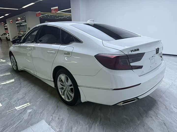 Фото 7 - Honda Accord