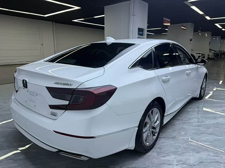 Фото 9 - Honda Accord