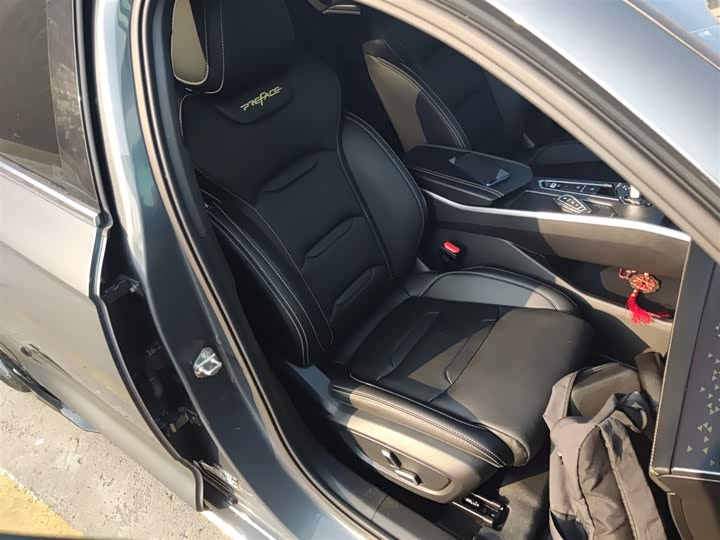 Фото 25 - Geely Preface