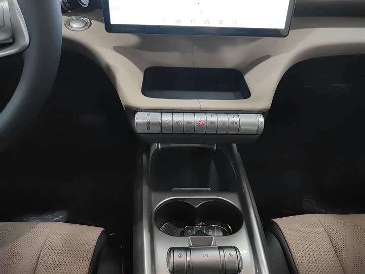 Фото 14 - BYD Dolphin