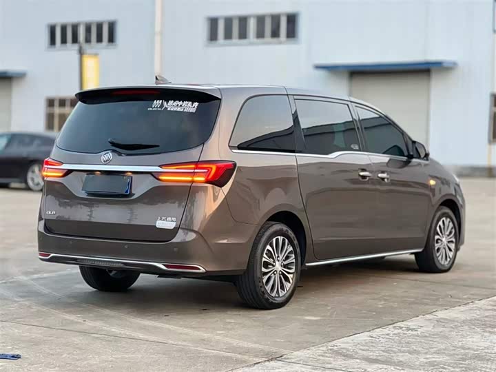 Фото 10 - Buick GL8 ES