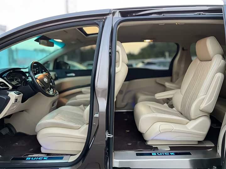 Фото 12 - Buick GL8 ES