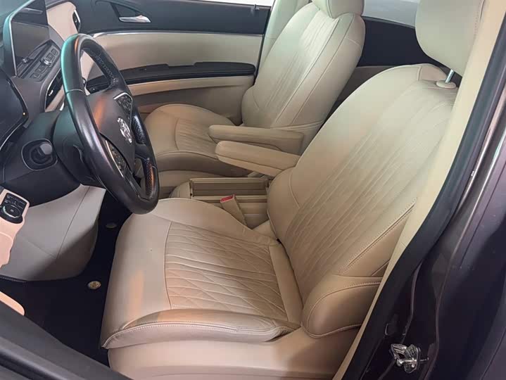 Фото 8 - Buick GL8 ES