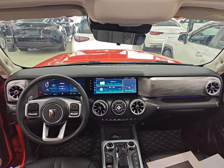 Фото 10 - Tank 300