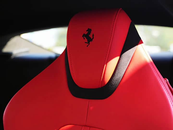 Фото 12 - Ferrari Roma