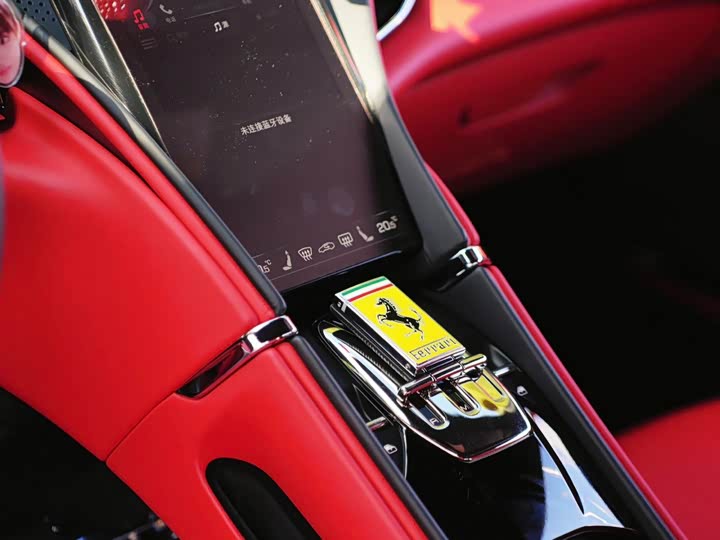 Фото 13 - Ferrari Roma