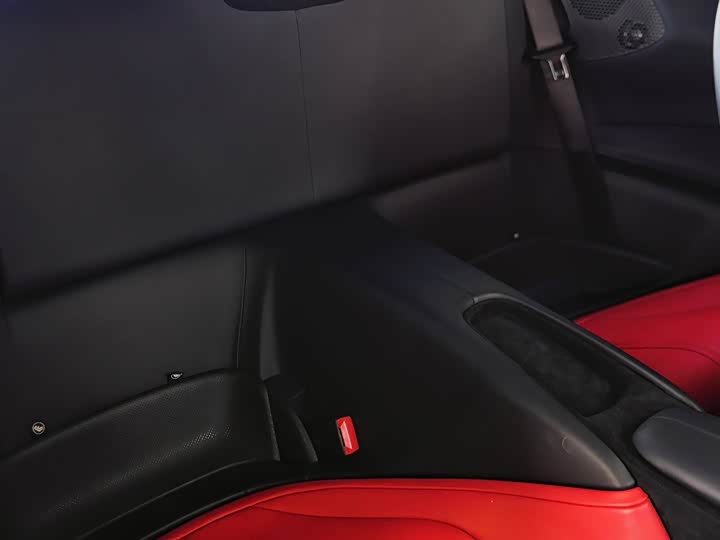 Фото 18 - Ferrari Roma