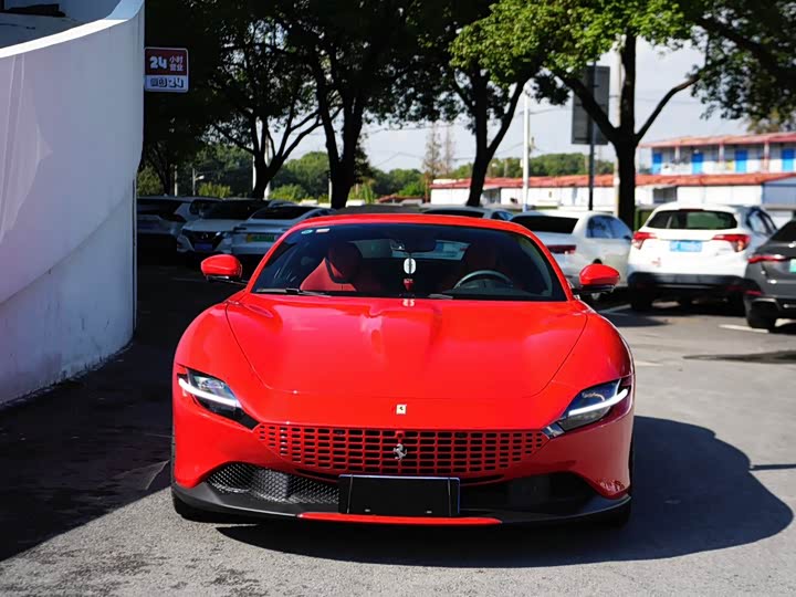 Фото 2 - Ferrari Roma