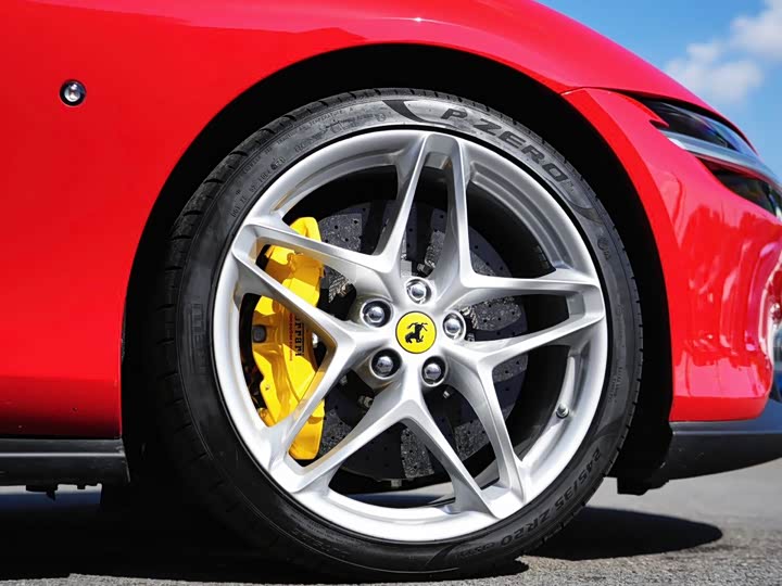 Фото 4 - Ferrari Roma