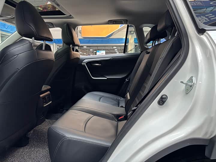 Фото 10 - Toyota Wildlander