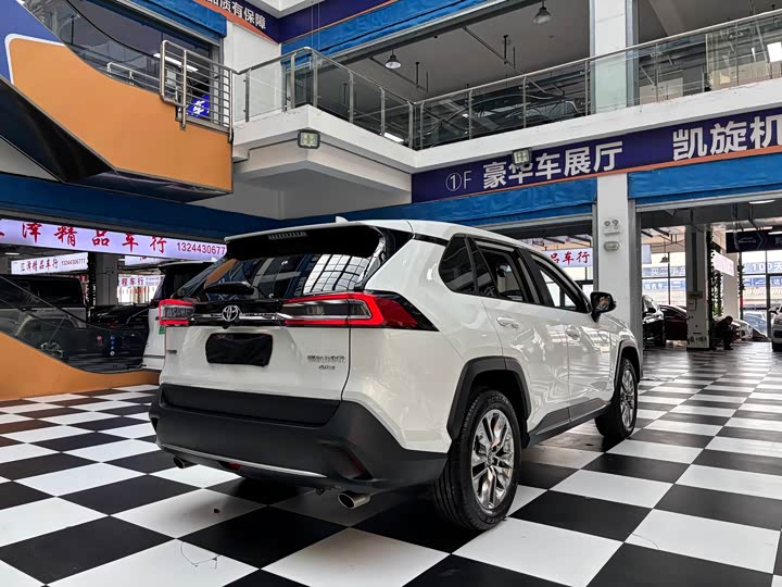 Фото 18 - Toyota Wildlander