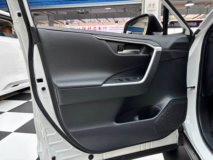 Фото 6 - Toyota Wildlander