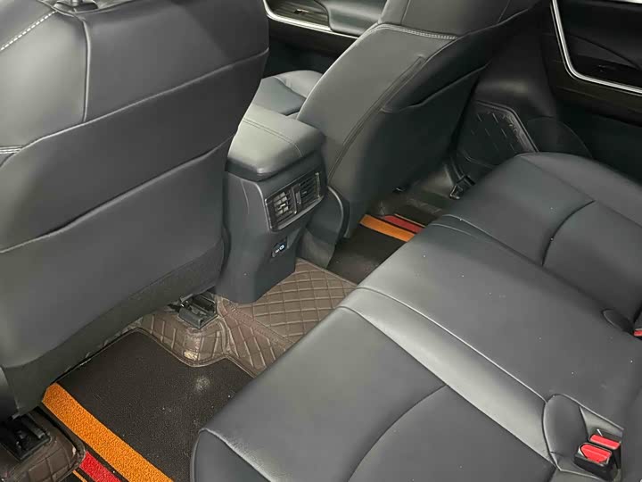 Фото 20 - Toyota RAV4