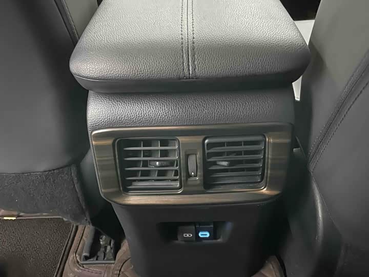 Фото 21 - Toyota RAV4