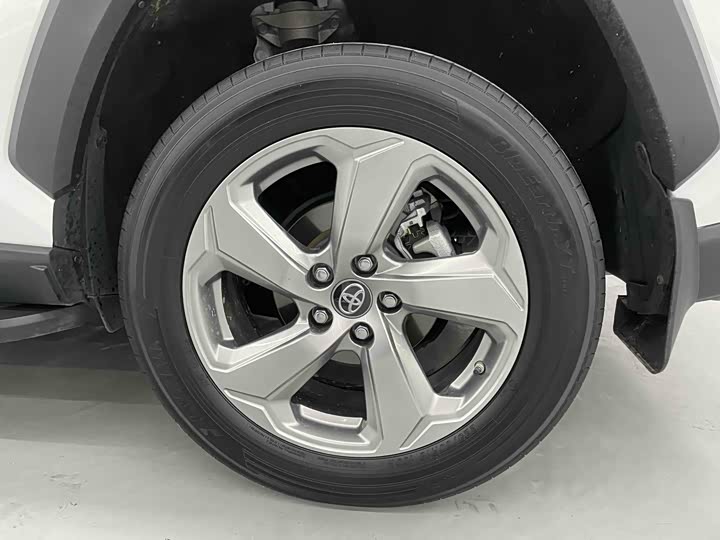 Фото 23 - Toyota RAV4