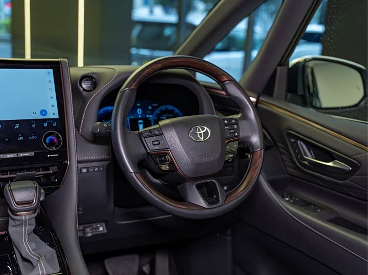 Фото 11 - Toyota Alphard